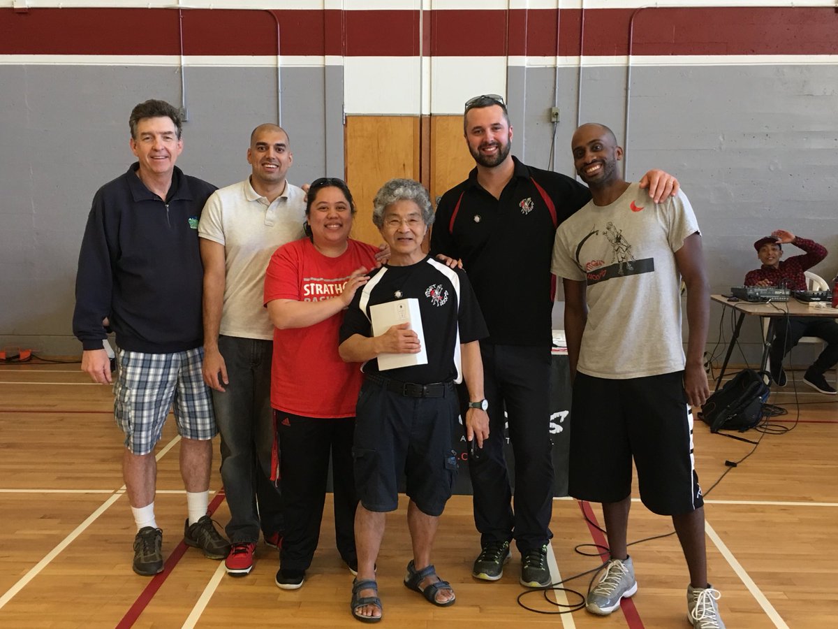 NightHoops's tweet photo. Honoured to induct longtime supporter Ron Suzuki @Hotcatron into Hall of Fame #nighthoops20 #welldeserved https://t.co/t4hmMD1SF2