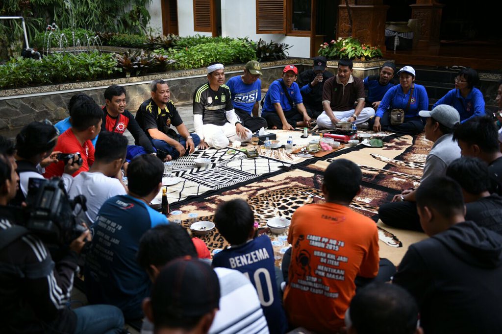 riung mungpulung perwakilan para buruh, jalan santai dilanjutkan sarapan pagi bersama. Dialog memang lebih indah