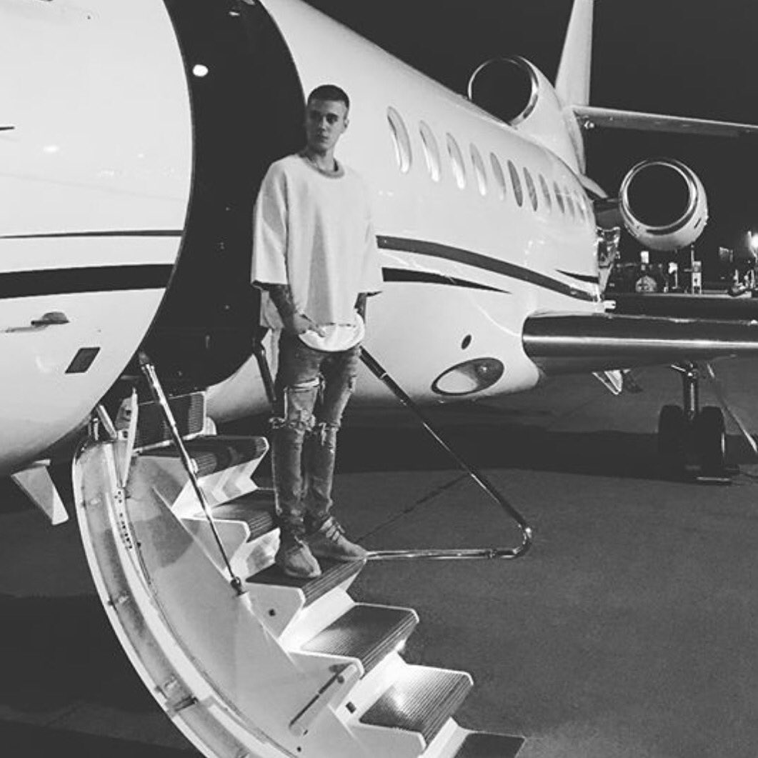 crusingbieber's tweet photo. god blessed us with this buzzcut https://t.co/DVNJ1PTw6S
