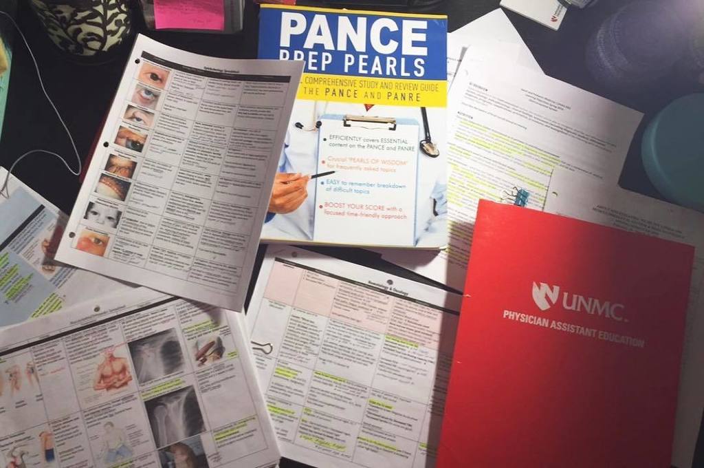 TheCaringTimes_'s tweet image. SOS💀📚💊 #paschoolproblems #finalsweek #needmorebrainpower by doseofdinner