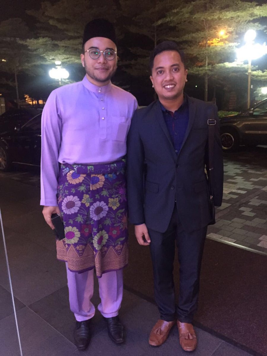 aizatreko's tweet photo. #throwback bersama mantan pejuang elitis yg sudah kembali ke pangkal jalan, @ariefazli di resipsi #ainazad smlm. https://t.co/EXDJeBtfnl