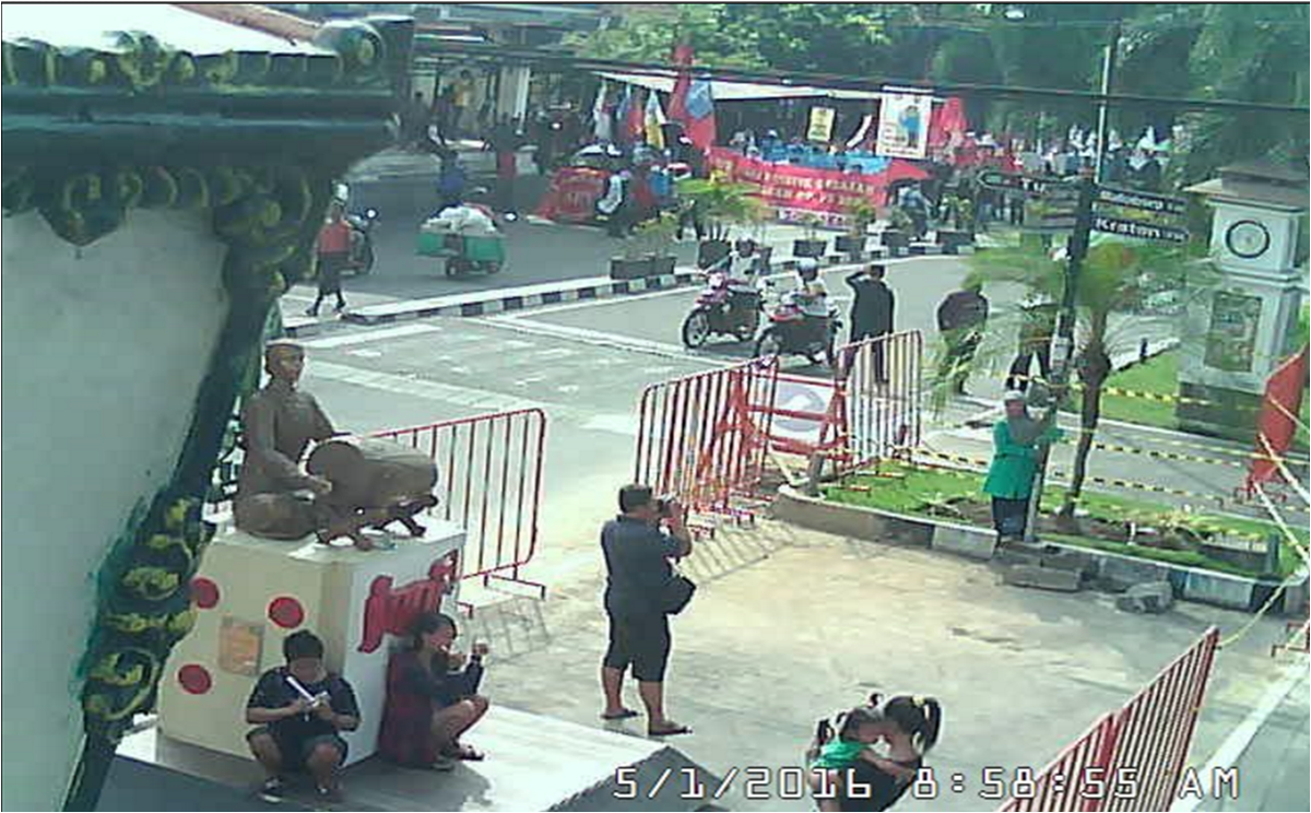 JogjaUpdate's tweet photo. #jogja | 08.58 persiapan demo di sekitar abu bakar ali https://t.co/prLLQ5OPyO