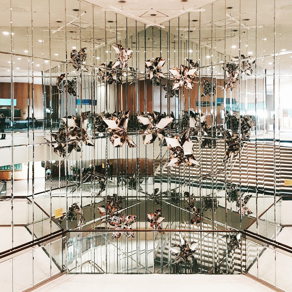 #Sparkling from the inside out..
#interiors #glass #mirrors #thearts #lifestyle #luxury #EAG #EllisAdamsGroup