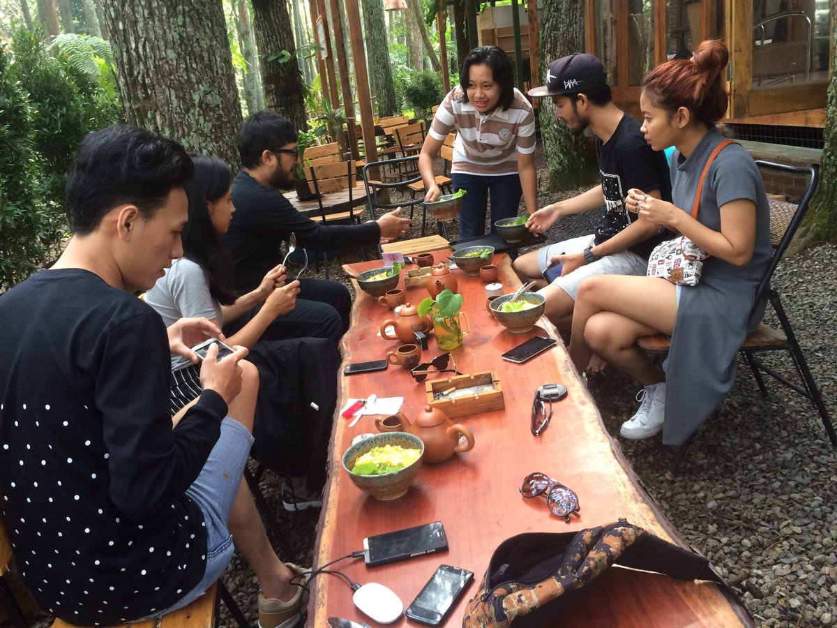 JoyMoron's tweet photo. Sampai di bandung! Melipir untuk sarapan di Armor Coffee Bandung https://t.co/pnmCTTv8Ey