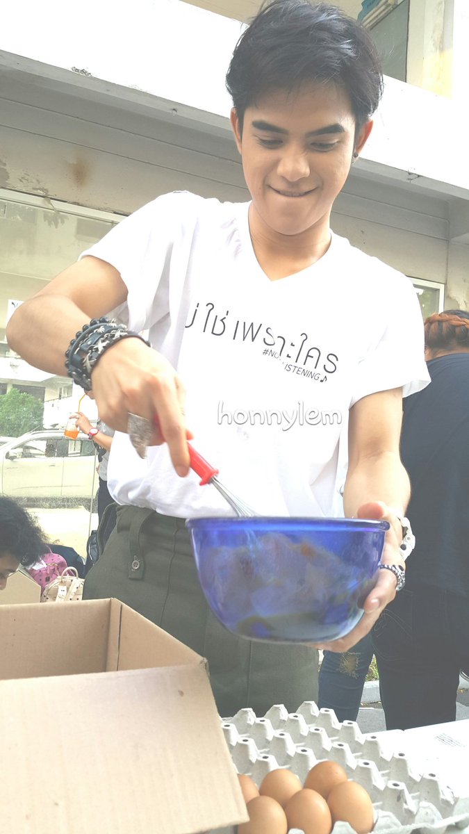 nonnie99's tweet photo. คือตีไข่ต้องน่ารักขนาดนี้😍 #SingForFriends #ไข่ริวจิ #BenzJiClub #benzji #รักเบนซ์จิ #ริวจิ #พิทักษ์รอยยิ้มจิรโรจน์ https://t.co/oWatDbwukb
