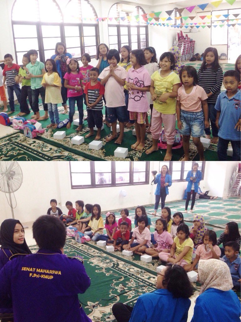 BakSos "Give &amp; Care" di Masjid Cut Mutia, Gondangdia bersama anak-anak dari warga sekitar😊😊😊