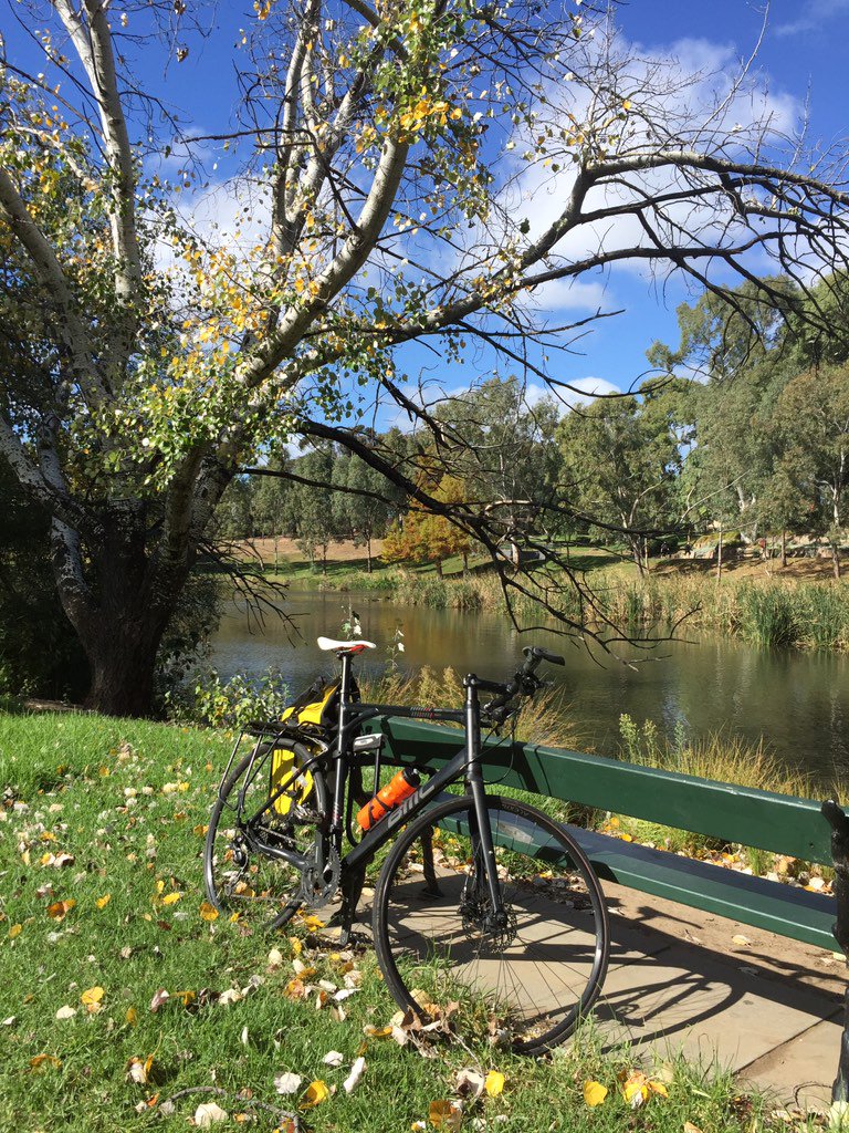 bikefitphysio's tweet photo. Commuting to uni couldn't get much nicer https://t.co/mNgUuvEZXt