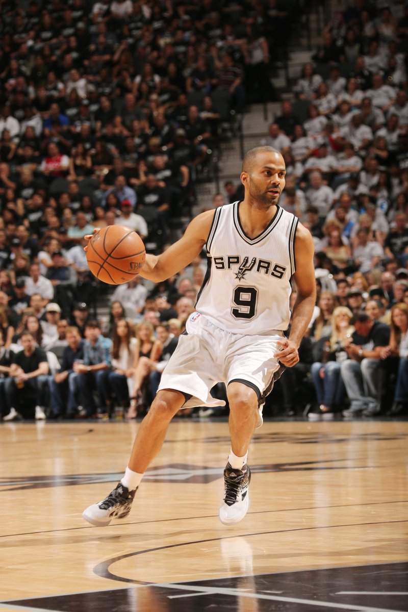 NBA's tweet photo. 105-66 @Spurs lead after 3. Aldridge now with 38 on 18-of-23 FG, Parker's got 12 assists. Ibaka leads OKC w/ 19. https://t.co/ouw6PKLK3U