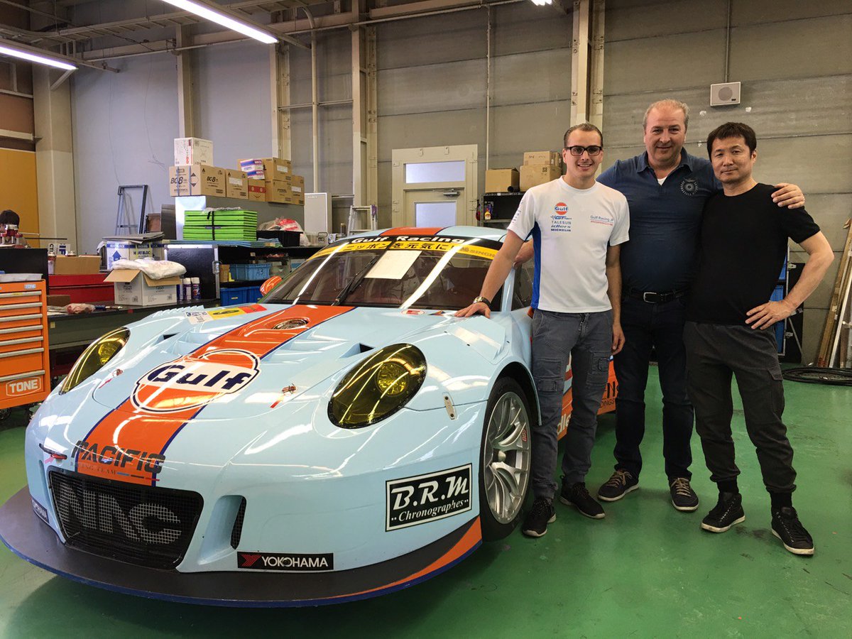 GulfRacingJP's tweet photo. 明後日から開催される、SUPER GT第3戦 富士スピードウェイに向け、Dylan＆Patric 来日。 https://t.co/tLbkX81vKM