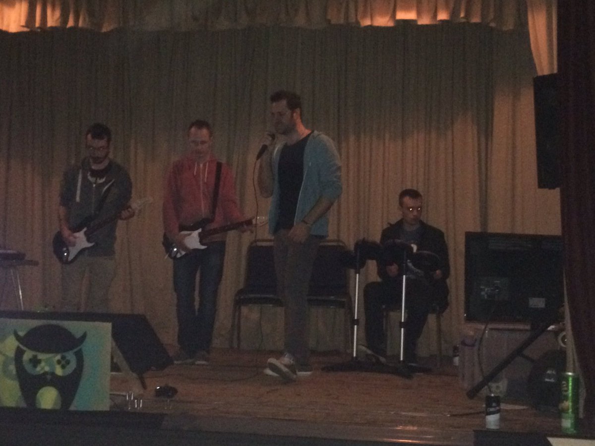 TheOneLynsizzle's tweet photo. #altLAN band https://t.co/rKraFRzfR0