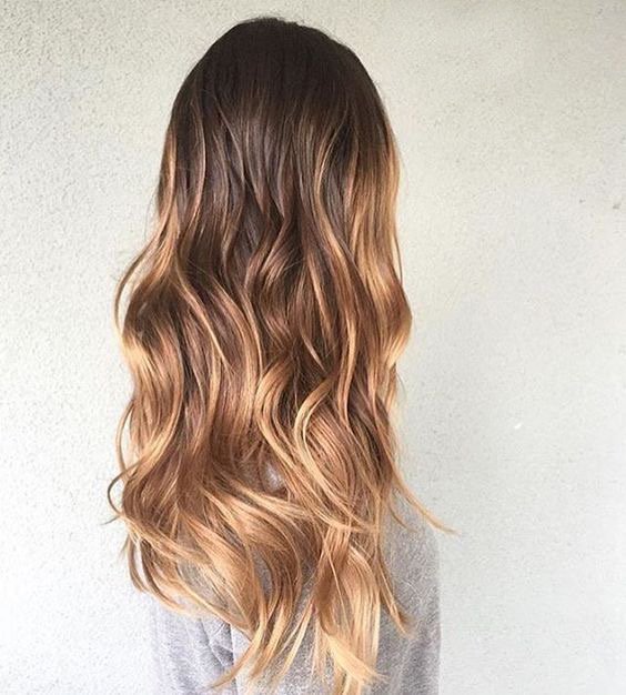 TheRGCosmetics's tweet photo. To wave or not to wave? That is the ❓ • Com cachos ou sem cachos? Eis a questão #rgcosmetics #wave#wavyhair#blonde https://t.co/bNo4y1oxml