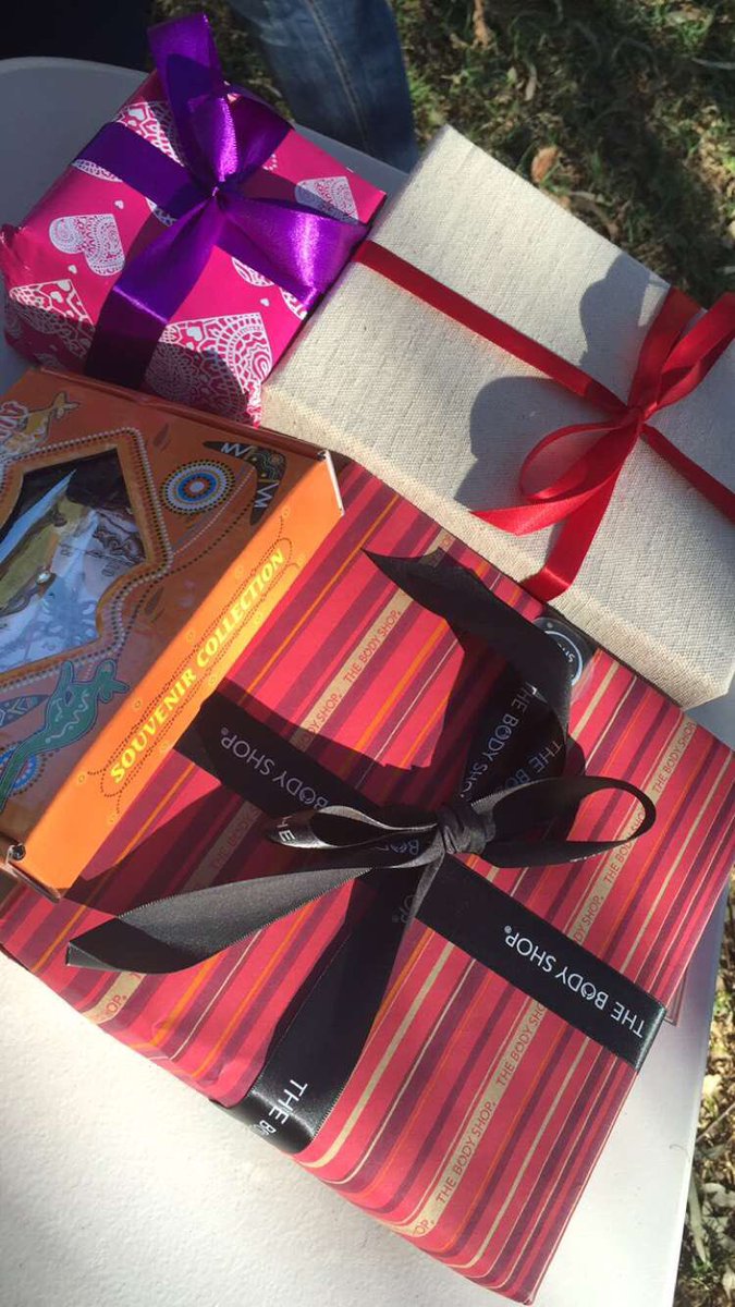 SaudiGirlsSA's tweet photo. بعض من الهدايا التي تم توزيعها للمسابقات الثقافيه https://t.co/fgHadSCfjn