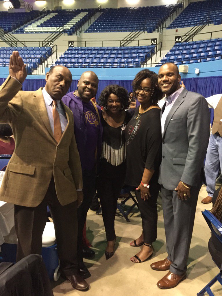 GWallace4Mayor's tweet photo. Delta Sigma Theta 2016 Greek Step Show Ques didn't step so others could have chance to win😀 https://t.co/LkKwx1bAHM