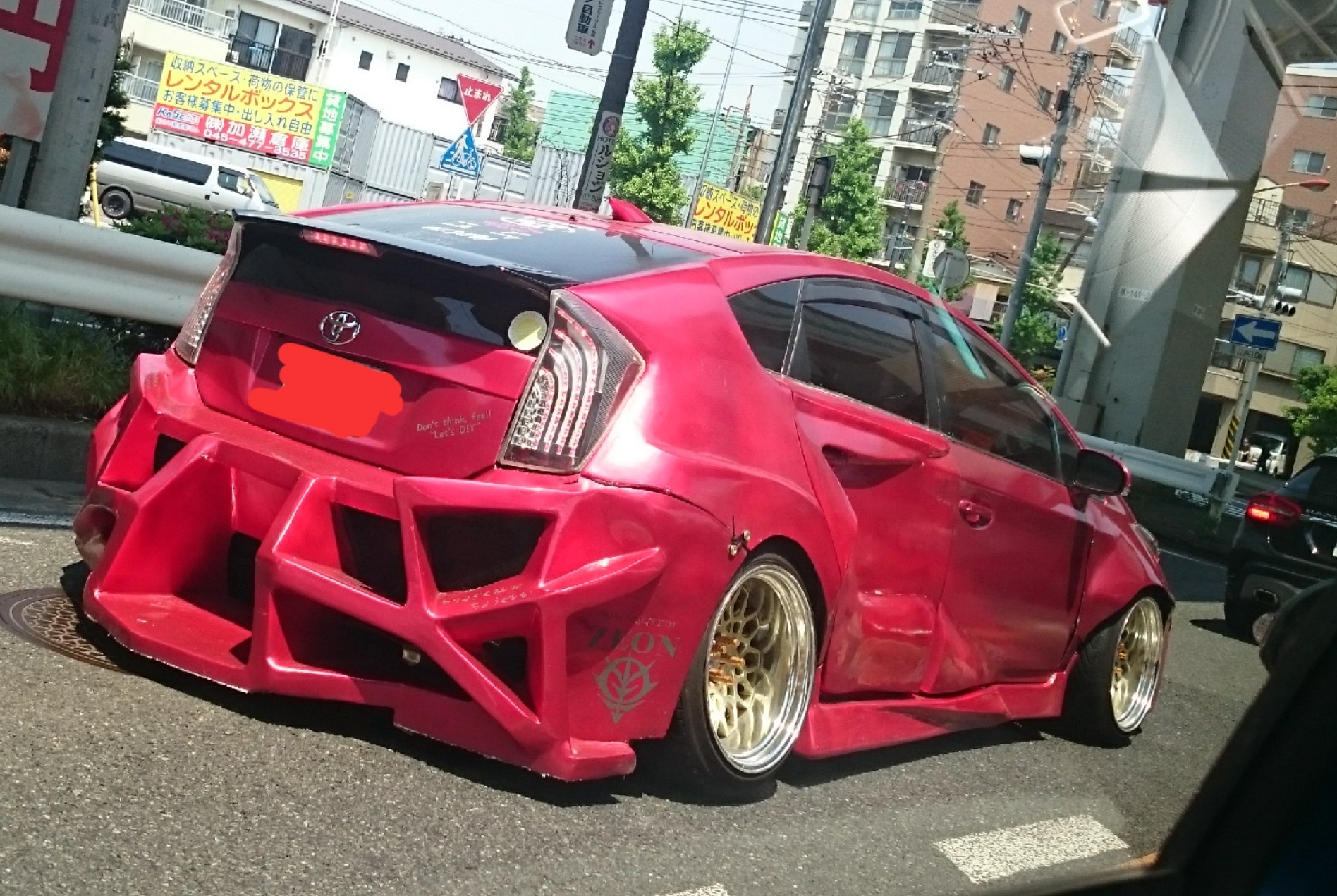 むらっぺ すんげぇシャア専用プリウス 改造車 をみた T Co R1n0rtqrrk Twitter