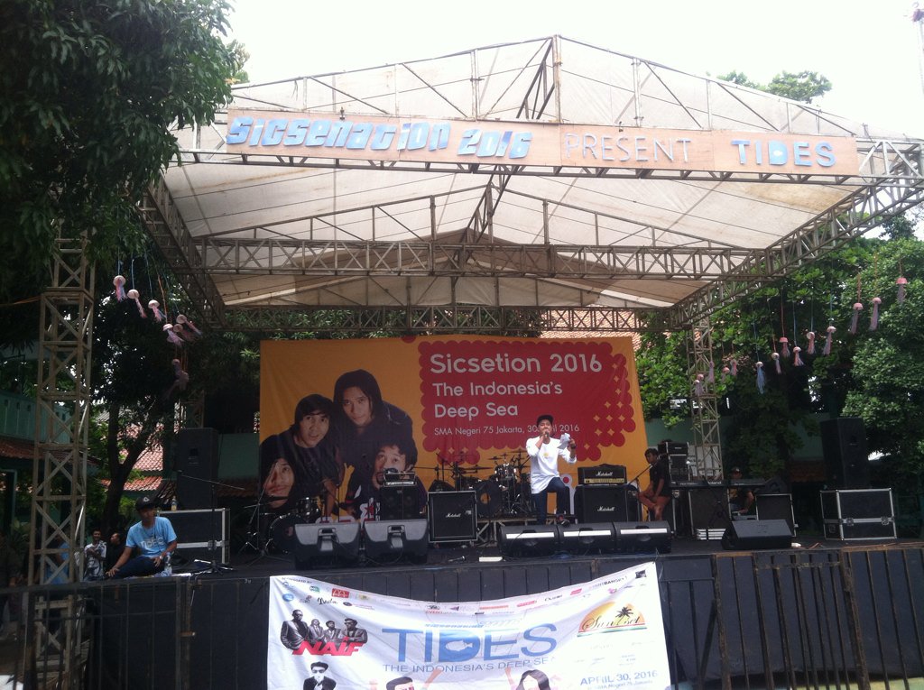 harimareza's tweet photo. Tausiah @allayerror At SMA 75 Jakarta Utara. #Pensi #SMA75 #30April2016. Cc: @Nordencloth ☕️💀 https://t.co/2DNzFofkYq