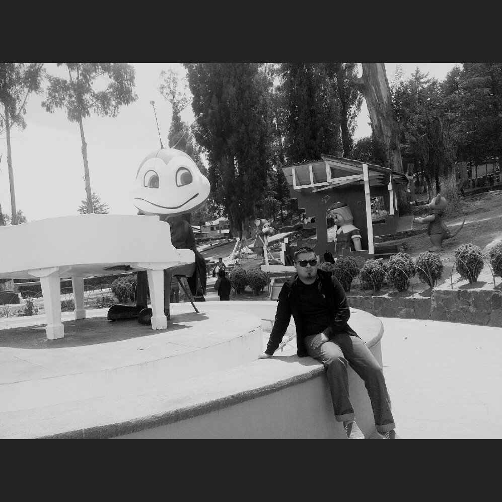 angel_nnz's tweet photo. Después de tantos a��os me volví a ver con mi amigo de la infancia CRI CRI ... 😊😄
#NUNCASEDEJADESERNIÑO https://t.co/ZmhO1zhSXY