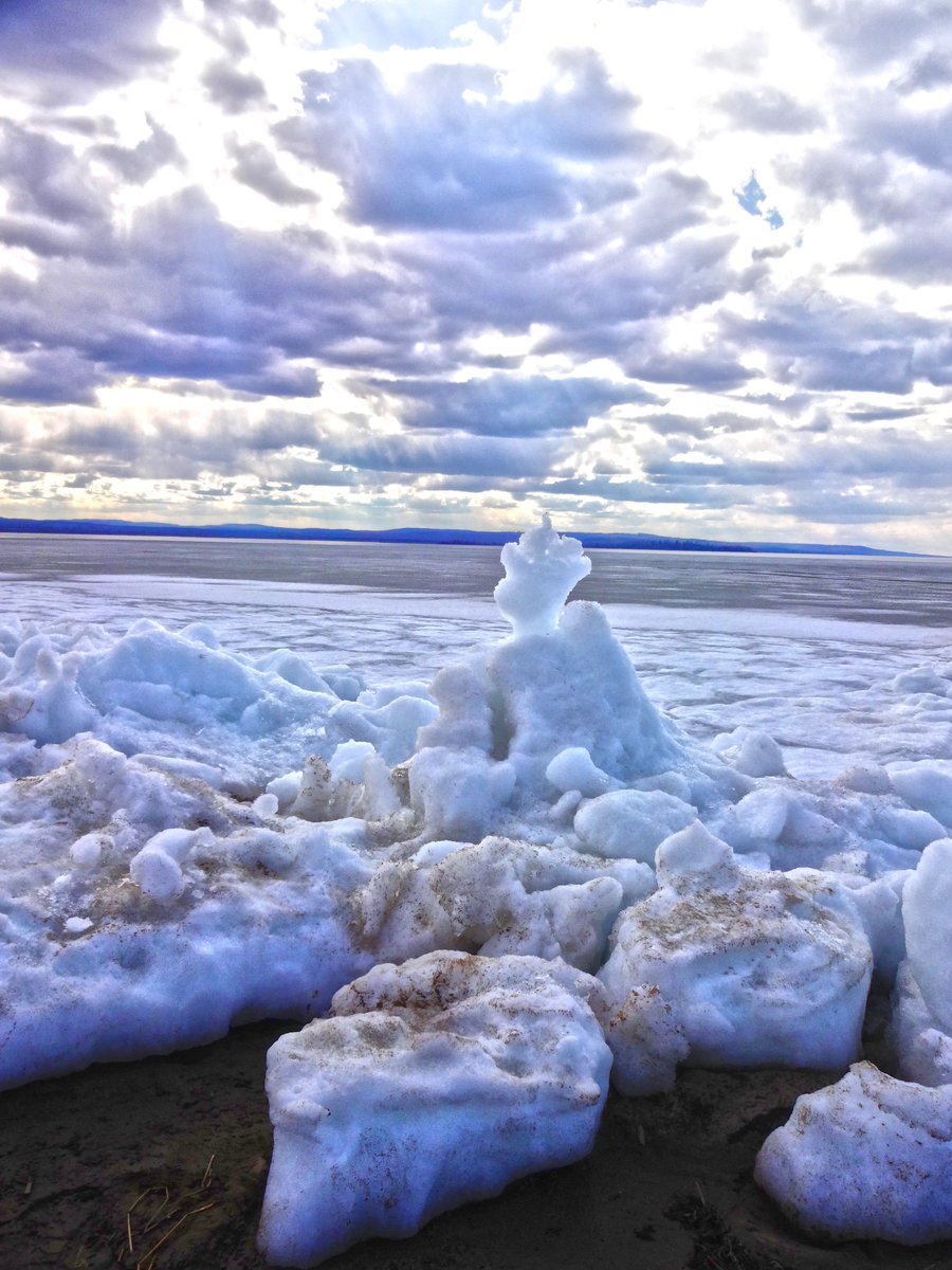 ramseynicola's tweet photo. What a difference a year makes!  April 26 2015- April 30 2016 on Lesser Slave Lake #GlobalWarming @slavelakeregion https://t.co/AjP9gwsOVL