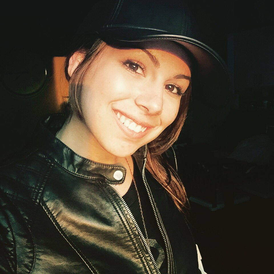 outlawqueenbey's tweet photo. Happy Saturday My Loves!! Stay Classy!!  🎩🍻 #leatherfordays https://t.co/fCFT1tOLTh