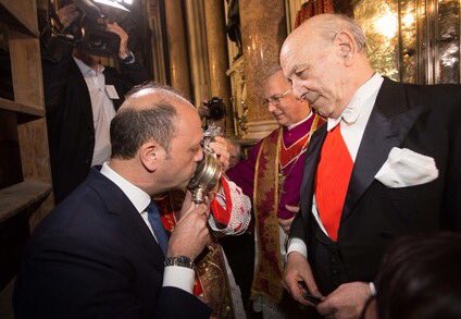 Tesoro di San Gennaro. Il ministro Alfano dalla parte dei napoletani: "il Patrono è del popolo" <a href="/angealfa/">Angelino Alfano</a>