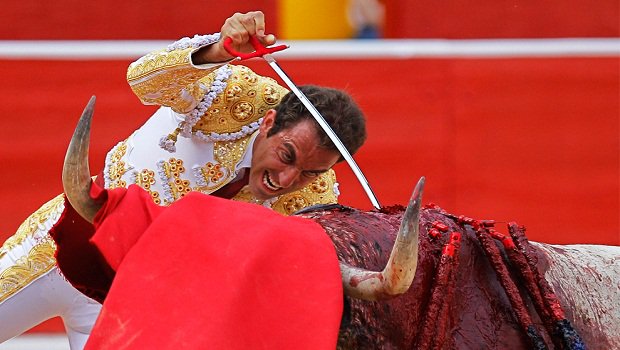<a href="/CharlesGoerens/">Charles Goerens</a> Support les pet.2164/14 pour  l'abolition
TRADITION CULTURELLE ? NON, ANIMAL ASSASSINER #NO13TFUE