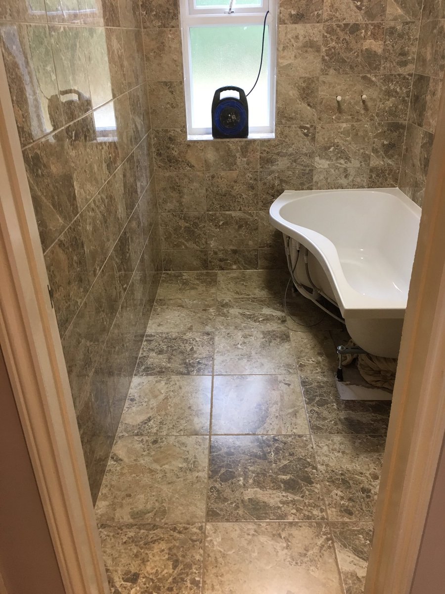 dmuttentiling's tweet image. Another bathroom completed recently with @SGWeberUK adhesive and @MapeiUKLtd limestone grout! #bathroom #tiling