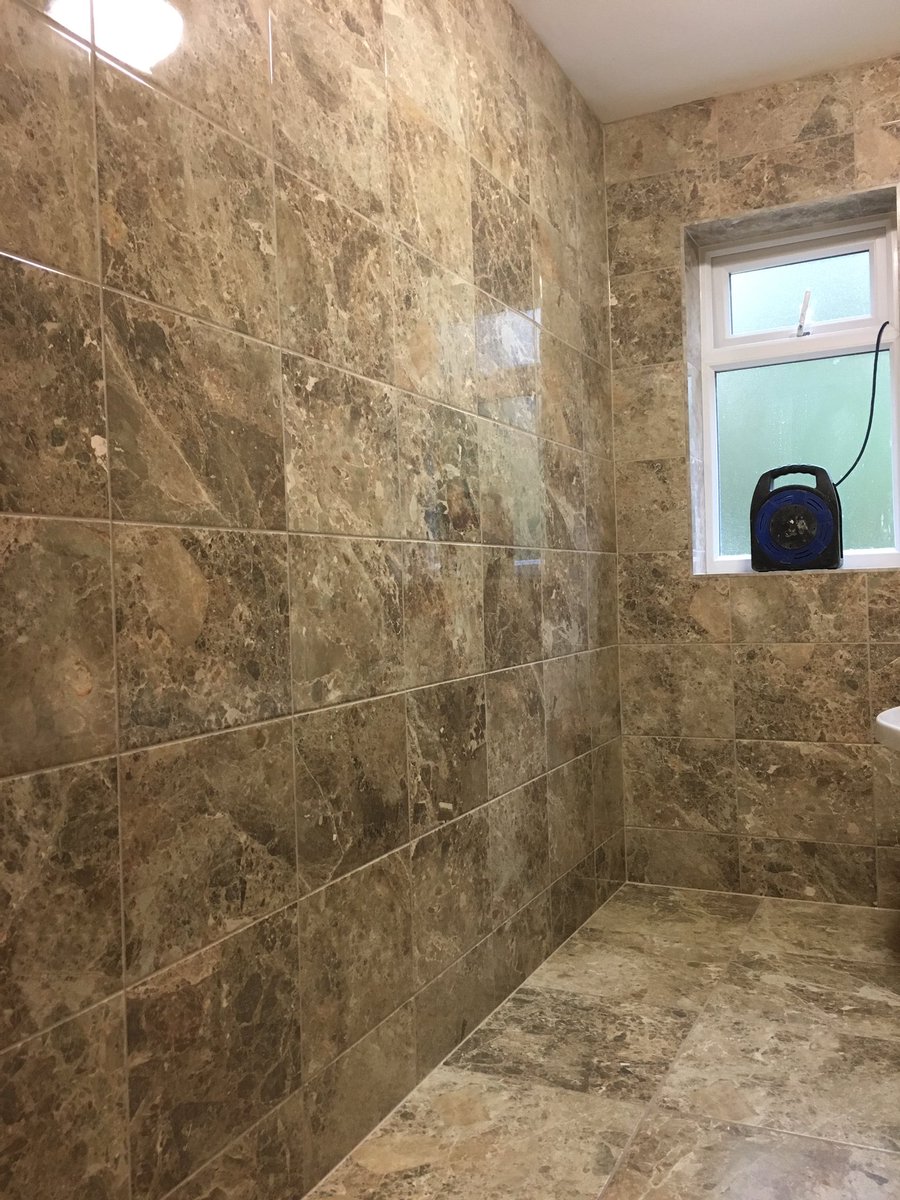 dmuttentiling's tweet image. Another bathroom completed recently with @SGWeberUK adhesive and @MapeiUKLtd limestone grout! #bathroom #tiling