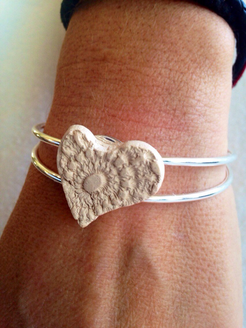 craftyleftdee's tweet photo. Handmade Essential oil diffuser silver plated cuff bracelet lace te… https://t.co/8bpD1pB6Jl #etsymntt #ClayDiffuser https://t.co/iOLbEl3ZUO