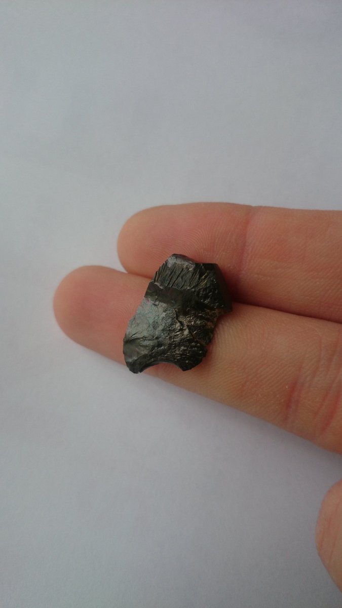 wooltondetect's tweet photo. Had this very strange find yesterday. Give a good high tone on the minelab but doesn't seem metal?? #metaldetecting https://t.co/cK9bOCKxQW