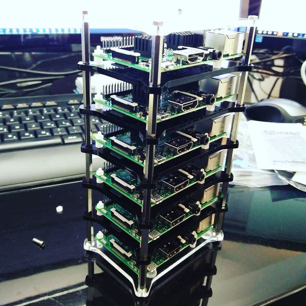 Insta_RaspPi's tweet image. ift.tt/1VFTQ6T - It lives! #picluster #raspberrypicluster #raspberrypi #24core b… ift.tt/1pUThrL