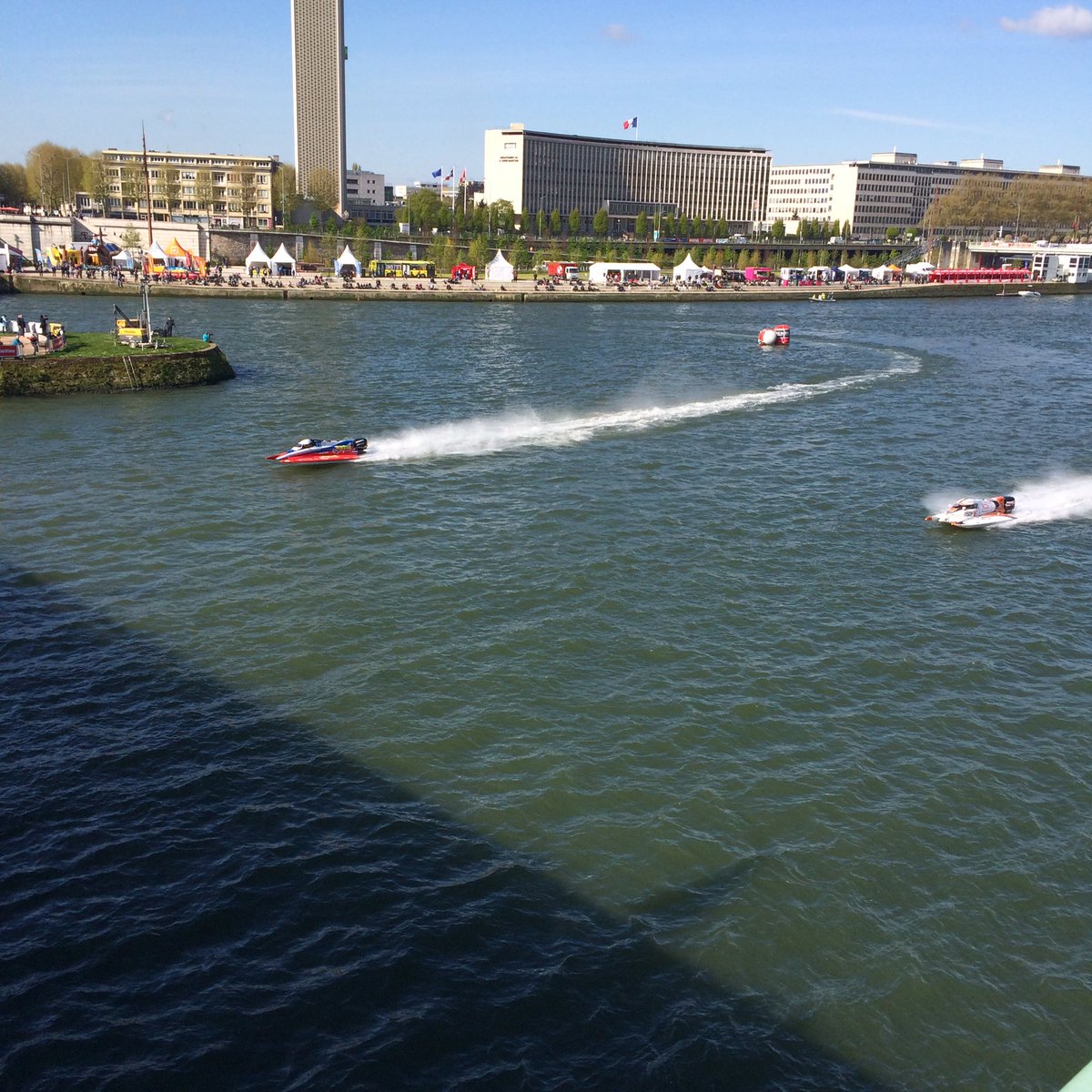 expertscience's tweet photo. #Rouen its renowned #powerboat race on the Seine ! #motonautisme May 1th , 2016 #Gervaise #Ereac #experscience https://t.co/L2bGFO5Mh9