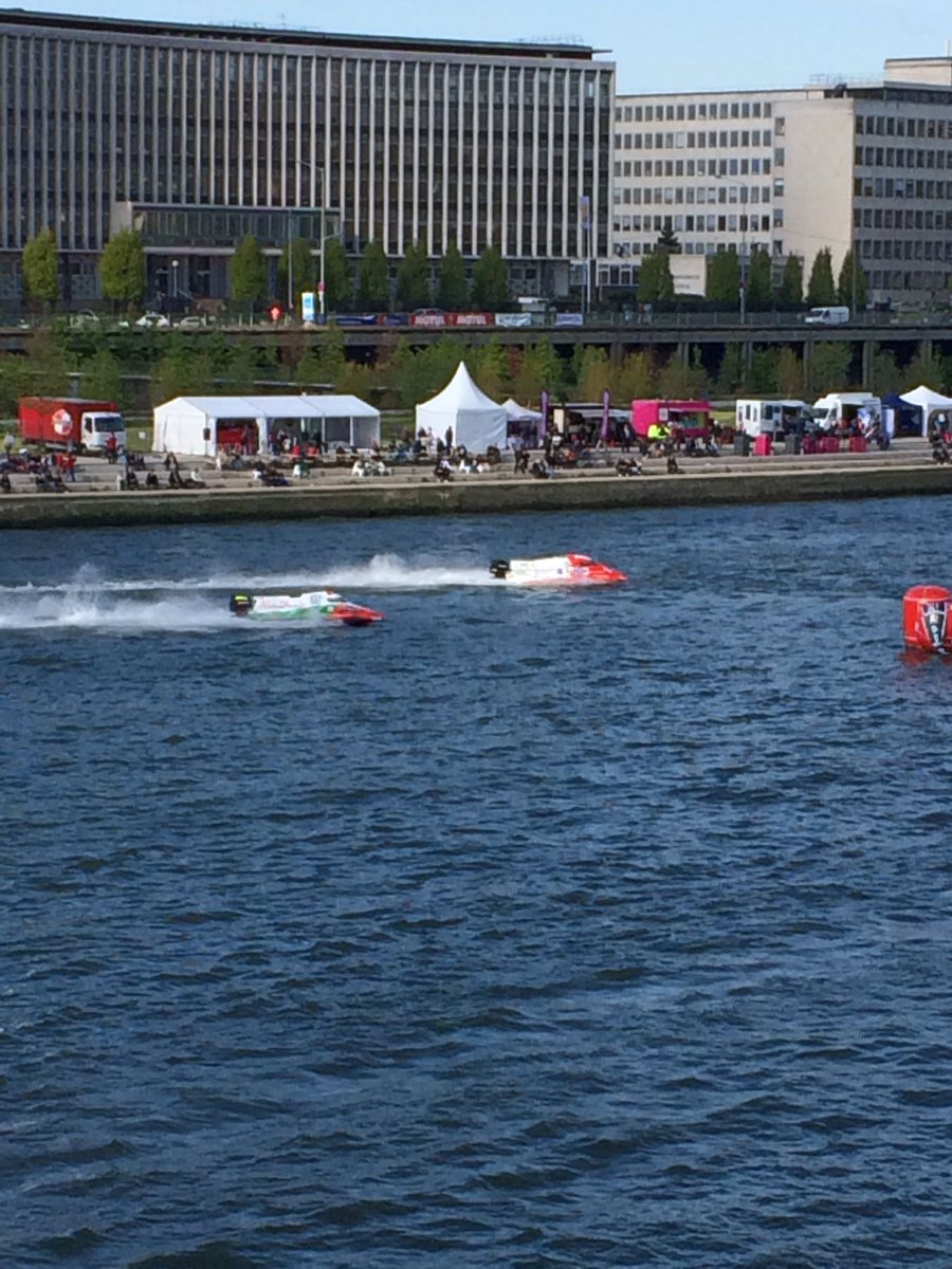 expertscience's tweet photo. #Rouen its renowned #powerboat race on the Seine ! #motonautisme May 1th , 2016 #Gervaise #Ereac #experscience https://t.co/L2bGFO5Mh9
