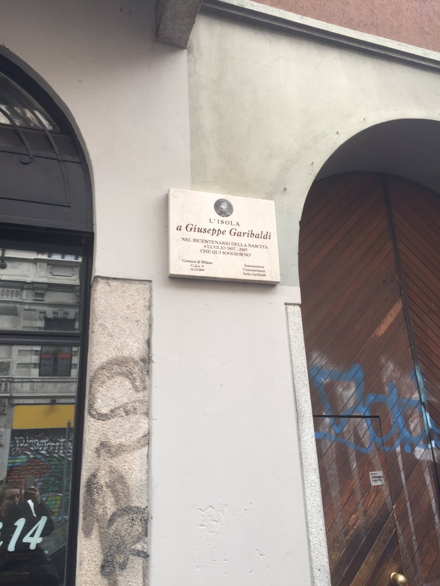 greenteafor's tweet photo. Il #distrettoisola è trendy e storico.Tutti vogliono avere 'una vetrina' qui. #isolagaribaldi #milanoAColori https://t.co/Bdg6PNi5xf