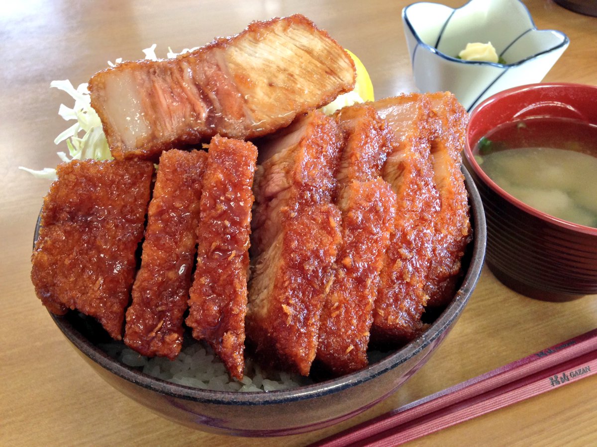 ダー岩井のツーリング写真館 Na Twitteru 長野県松本市 ソースかつ丼 我山へ初訪問 信州魅惑の 特製ソースカツ丼 大盛 ぬぉ 300gオーバーの国産ロースは 肉厚3cmとか怒涛のボリュームも凄いけど 何より脂身加減と肉の旨さが半端ない 来て良かったo