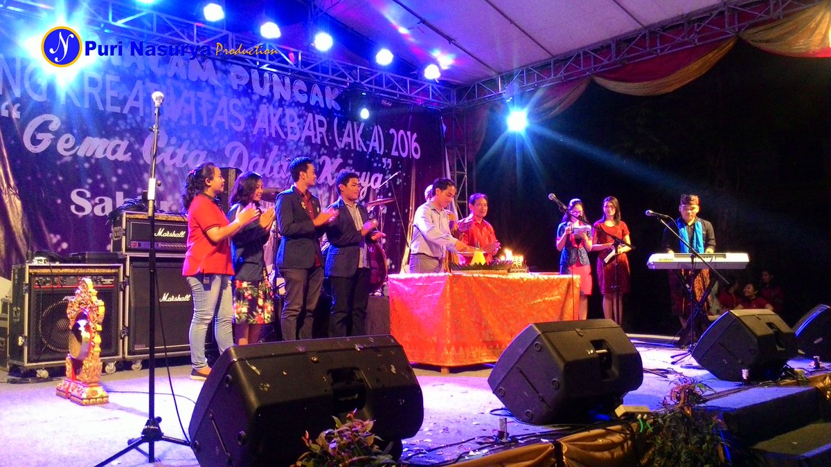 PuriNasurya's tweet photo. Foto event 30 April 2016 "Malam Puncak Ajang Kreativitas Akbar" oleh @hmkmunud https://t.co/pNsW0IlfzC