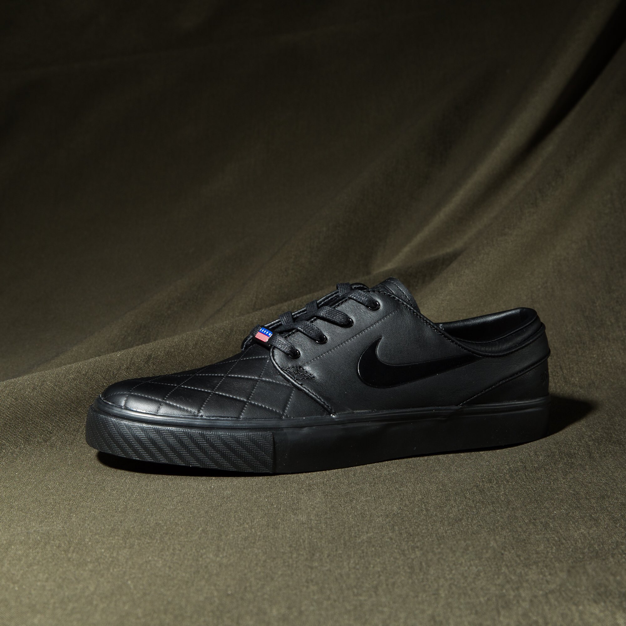 Obediencia Buscar envidia توییتر \ UNDEFEATED در توییتر: «Nike SB Zoom Stefan Janoski Elite SB x FB  // Available Sunday 5/1 at La Brea, Silverlake and https://t.co/rPhV7ZP2Fc  https://t.co/IEcnBd69by»