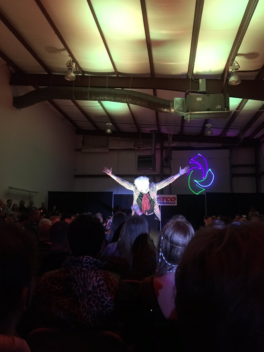 indygreenqueen's tweet photo. Great fashion at #IndianasNextHopModel (at least lots o fun)! Thanks @YelpIndy for the tix! https://t.co/ufIZrDJjOW