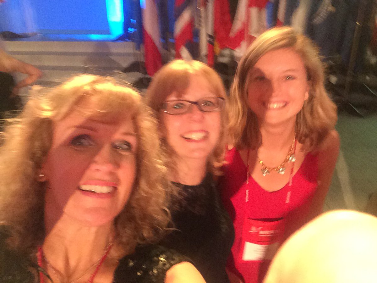 MaxQDelivers's tweet image. Having a blast! #awardsweekend
