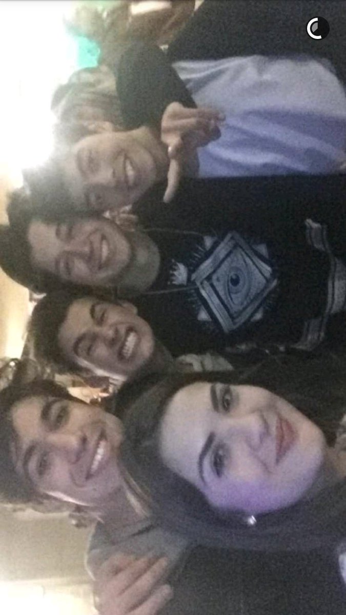 chiquititsinfo's tweet photo. Livia via Snap ( liviainhudes )
Elenco da peça ❤❤❤ https://t.co/4RR8UaF25s