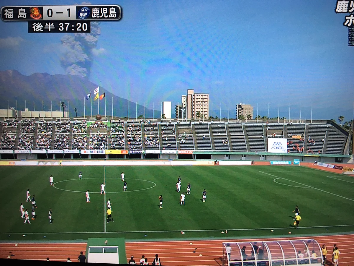 サッカーのゴールした瞬間、桜島噴火ｗｗｗ→桜島は鹿児島ユナイテッドの強烈サポーターだったｗ