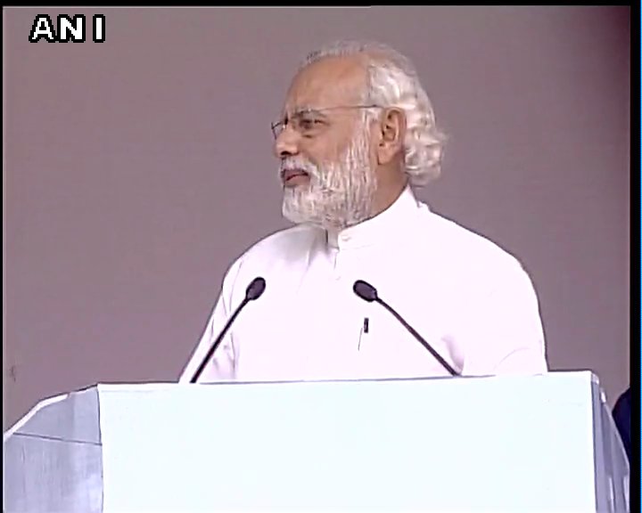 ANINewsUP's tweet photo. There was a time when ppl used to say,'labourers of world, unite.'Now,we need to say,'labourers,unite the world': PM https://t.co/4r8OOhkPU7