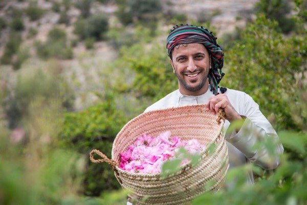 AdabOman's tweet photo. وأنا فلاحٌ من يأمل للزرع نموا
أنا من يغرس في أرض عُمان فخرًا و علوا

#عبدالله_الطائي
#عمال_عُمان_أنتم_فخرنا https://t.co/EkxXJyPISl