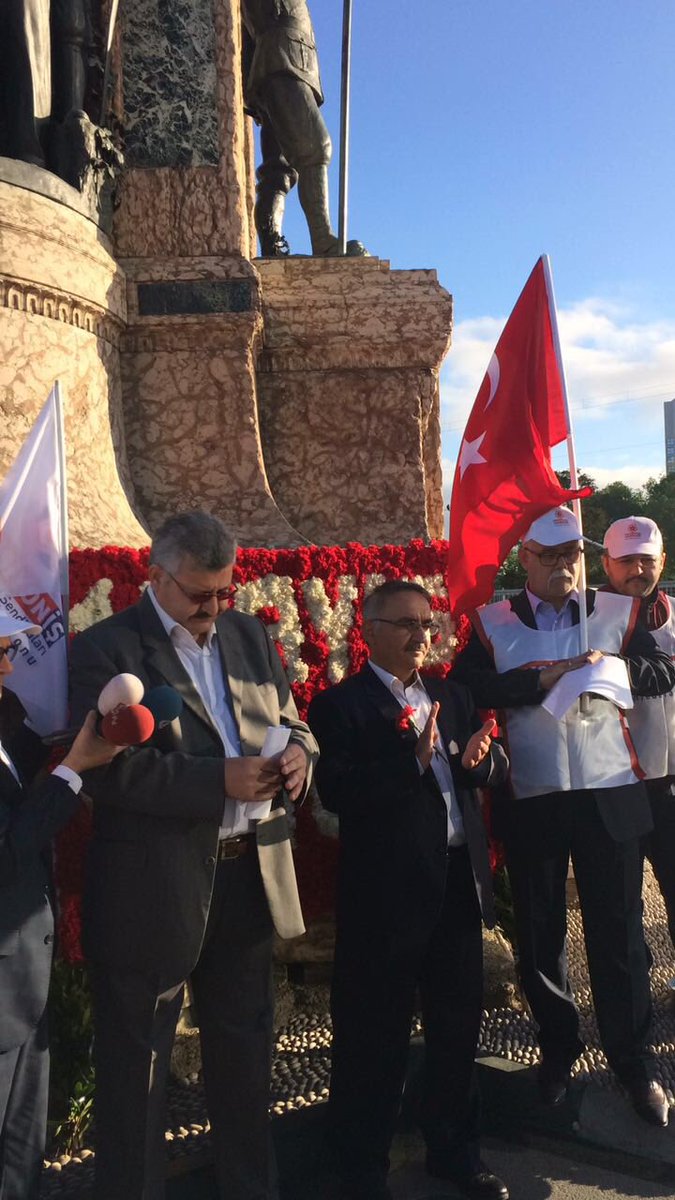 Pakdenizis's tweet photo. Sembol olan Taksim Meydanında @Aksiyonisci ler olarak oradaydık. https://t.co/VWLoL2DXrN
