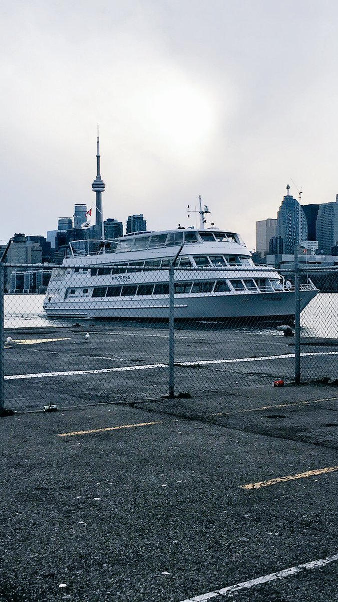 Tamizhichi19's tweet photo. Annddd that is a wrappp!! #UTSGTSA 's annual charity boat cruise #Alaipayuthey was so lit! @utsgtsa 😉😊💕🎉🙌👌 https://t.co/jmj9mDUSh7