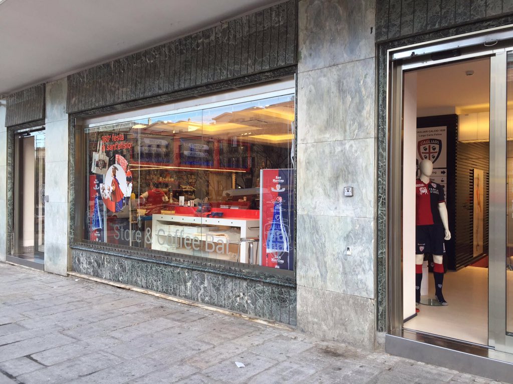 CagliariCalcio's tweet photo. Anche al #Cagliari1920Store del Largo siamo pronti per #SantEfisio2016 😉👌🏼 https://t.co/xvHnNnCpGj