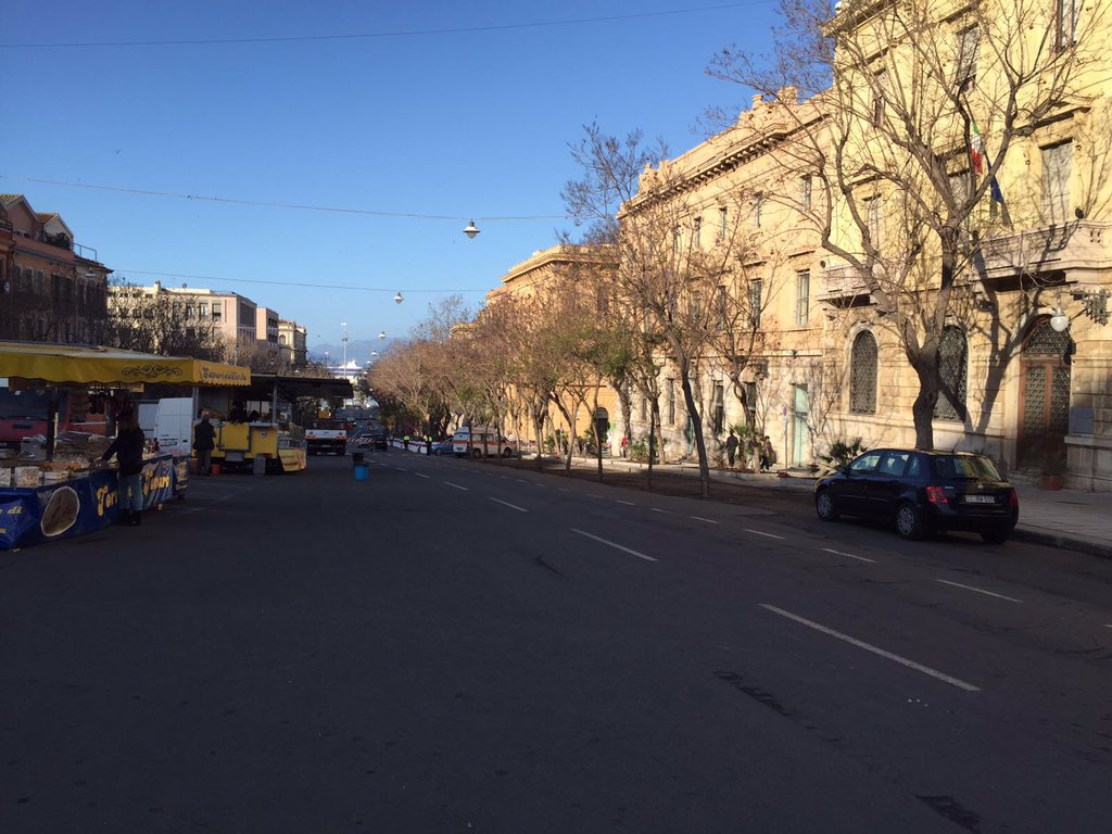CagliariCalcio's tweet photo. Anche al #Cagliari1920Store del Largo siamo pronti per #SantEfisio2016 😉👌🏼 https://t.co/xvHnNnCpGj