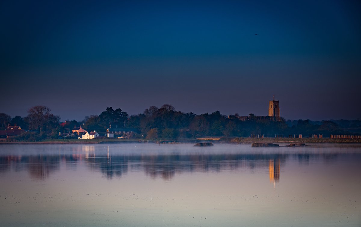 glyndcollins's tweet photo. Golden rule of sunrise photo shoots....don't forget to turn around!! @Visit_Suffolk @allaboutsuffolk https://t.co/OXS6vSd6ol