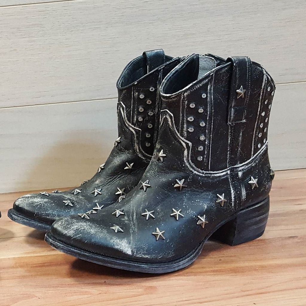 SendraBoots's tweet photo. Boots with stars for a lucky sunday 🌟🌟🌟🌟🌟🌟
#sendra #sendraboots #highquality #handmadeboot… https://t.co/OXPHyDNoSj https://t.co/spmKPeHBIq