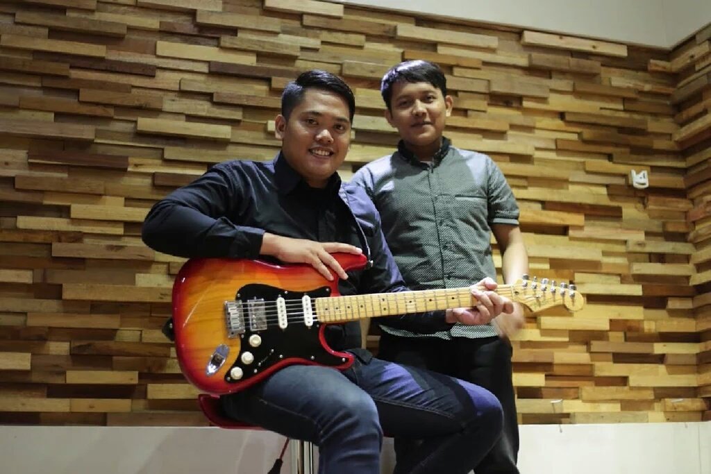 RadioGrindulufm's tweet photo. #NOW #Newrelease #FreshSingle @delondri_band #Alifah ~ Label : @HaloHEImusik || #MD @DewiqAriyani https://t.co/lGFG1RuK4y