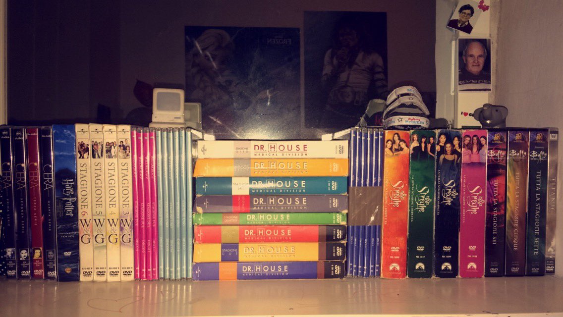antiproiettili's tweet photo. #storyofmylife #myroom #nerd #telefilmaddicted #bookaddicted #filmaddicted 🤘🏻 https://t.co/hU9GpfRznD