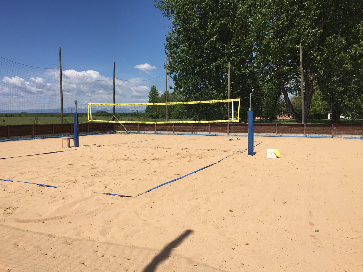 NicolaGrigolo's tweet photo. #mab ed inizia il 30 anno di beach #griga https://t.co/3wzWh9SUOg